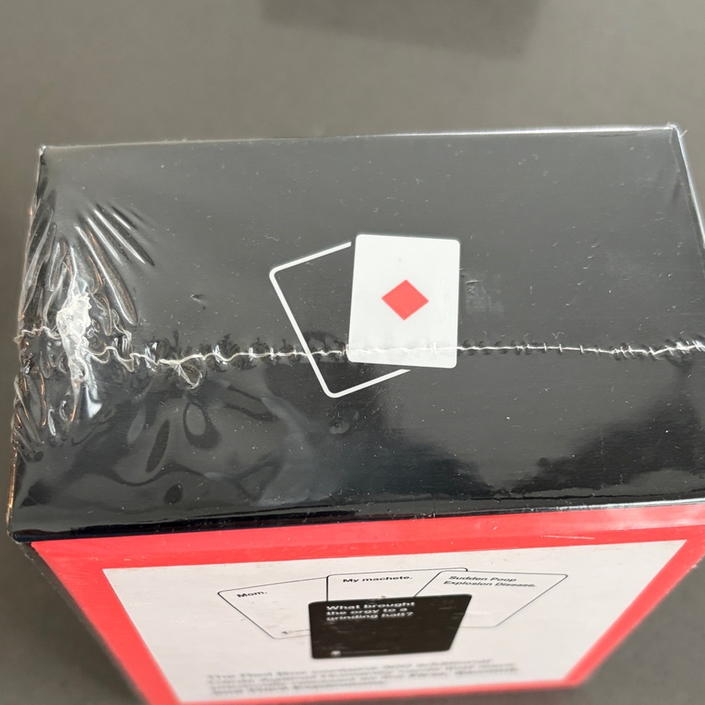 Cards Against Humanity Red Box - Picture 3 of 6